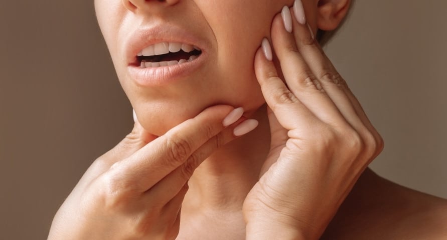 is a swollen jaw a dental emergency